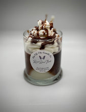 Load image into Gallery viewer, Root Beer Float 10 Oz Dessert Candle
