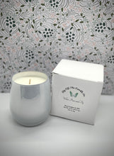 Load image into Gallery viewer, White Pear and Fig 10 Oz Luxury Candle
