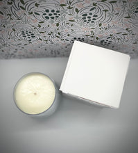 Load image into Gallery viewer, White Pear and Fig 10 Oz Luxury Candle
